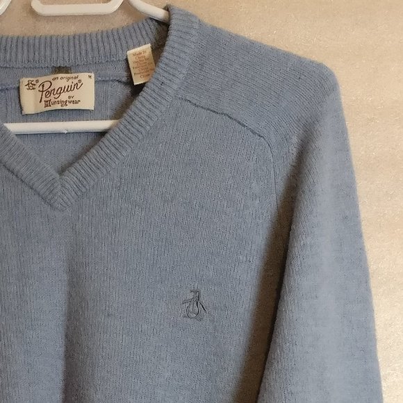 Iconic Penguin 100% Lambswool Heritage Sweater Vneck MEDIUM in Sky Blue Classic - Picture 1 of 7